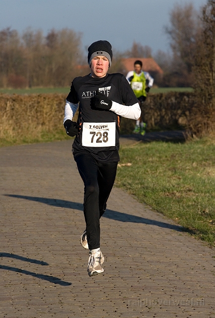 8aag013.jpg - Neal Bouterse (WINNAAR 7 km) met in de achtergrond Mauricio Gonzalez