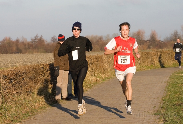 8aag019.jpg - links Henri Westerweele, rechts Landmeter