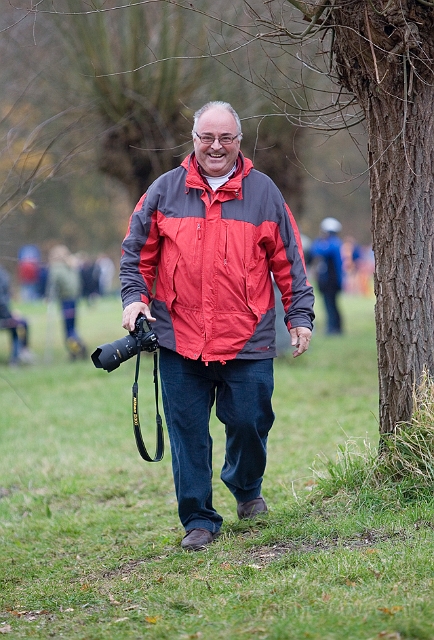 8inka043.jpg - Kees Korstanje komt zijn schoonzoon Dennis Raadtgever op de foto zetten